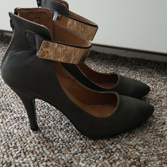 Shoes - Picture 2 of 4